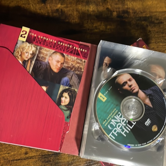 ONE TREE HILL SEASONS 1,2&3 on DVD - Picture 5 of 9
